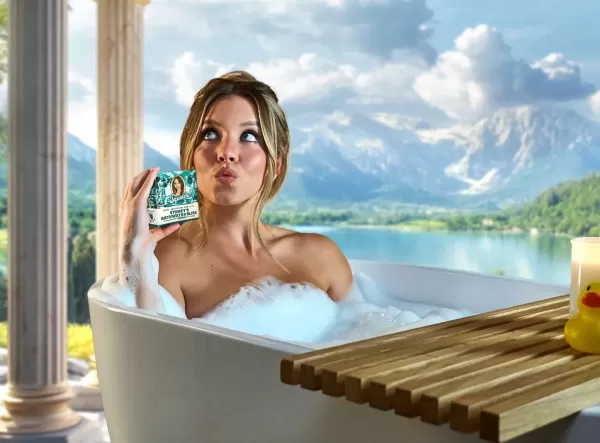 Sydney Sweeney menjual air mandi.
