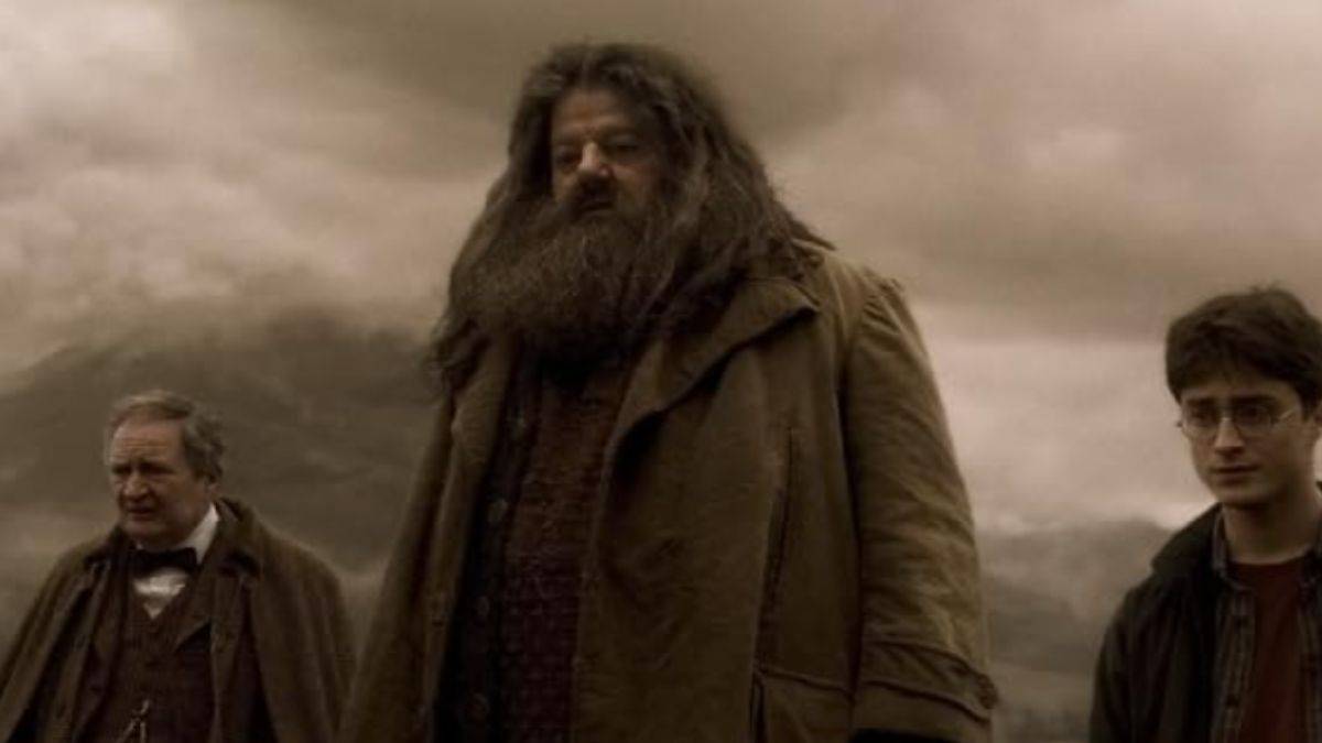 Robbie Coltrane sebagai Hagrid di Harry Potter dan Putera Darah Separuh